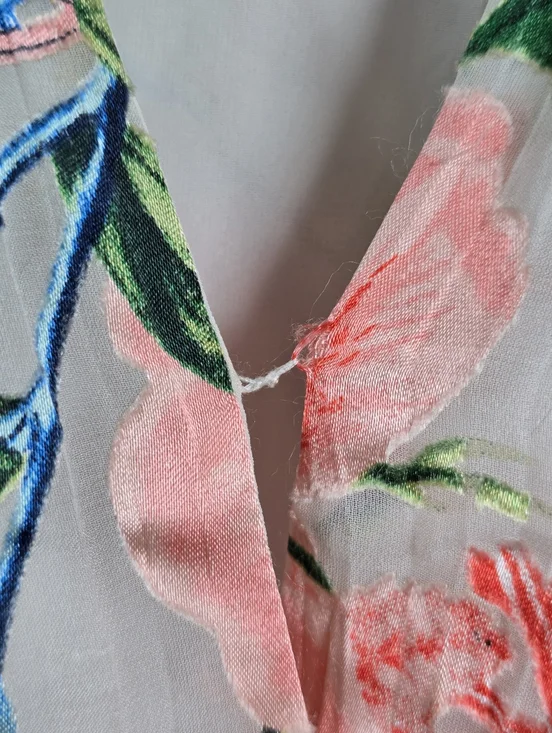 Alice + Olivia Trista Silk Blend Cross Front Blouson Top Floral Print Sz.M - Picture 5 of 8